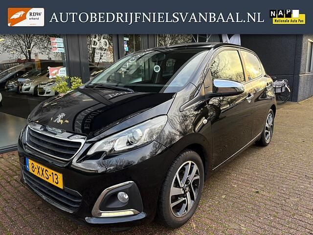 Zwart (metallic) Gebruikt 2014 Peugeot 108 Allure Hatchback | € 7.999 (Eerlijke prijs) - Afbeelding 1/4