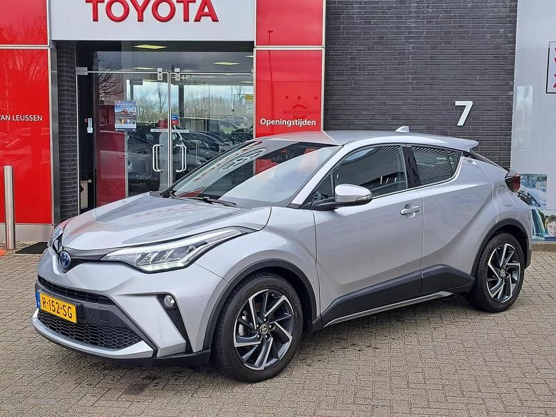Zilver Occasion 2022 Toyota C-HR SUV | € 22.900 (Goede deal) - Afbeelding 1/4