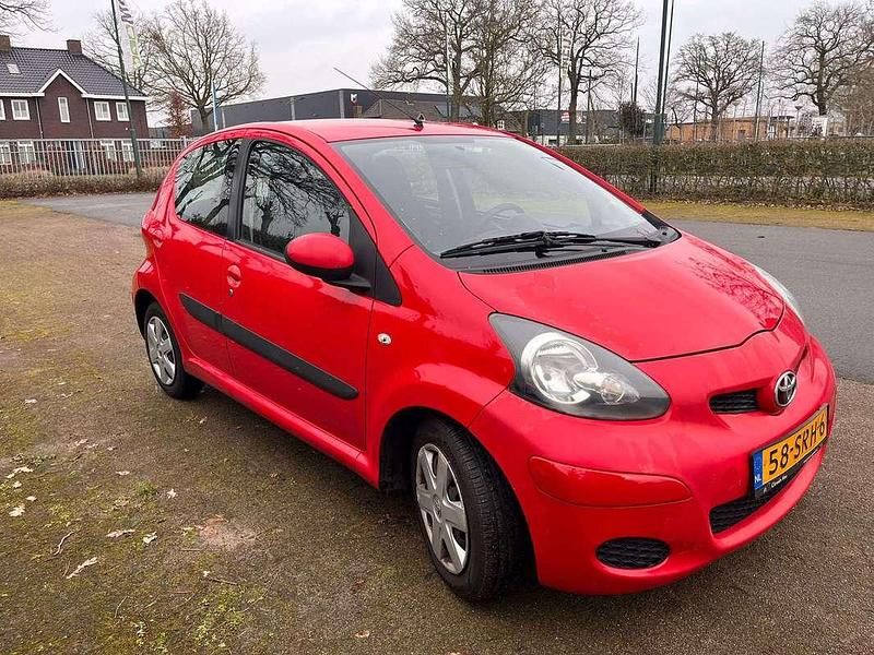 Occasion Toyota Aygo Comfort 68 PK (50 kW) 2010 Rood Hatchback
