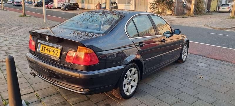 Blauw Gebruikt 1999 BMW 320 Sedan | € 1.550 (Eerlijke prijs) - Afbeelding 1/4