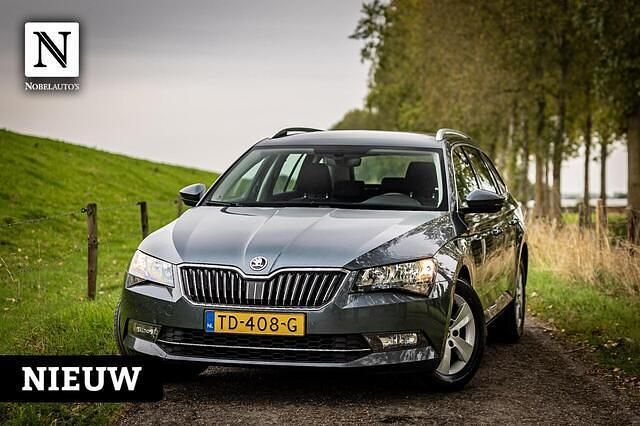 Grijs Gebruikt 2018 Skoda Superb Ambition Stationwagen | € 13.890 (Eerlijke prijs) - Afbeelding 1/4