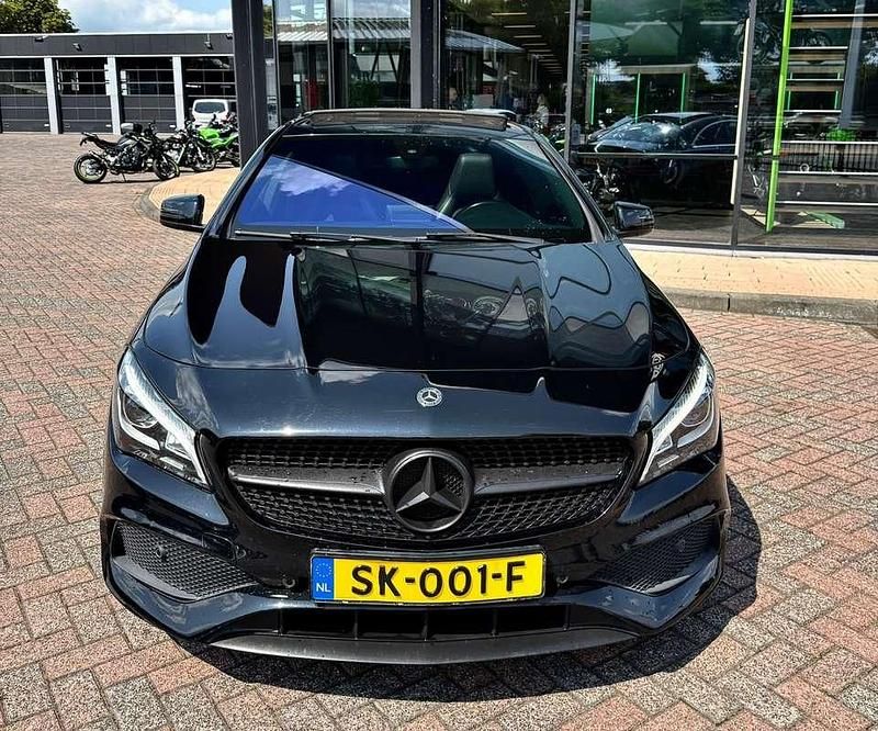 Zwart Gebruikt 2018 Mercedes CLA180 Business Sedan | € 22.750 (Eerlijke prijs) - Afbeelding 1/4
