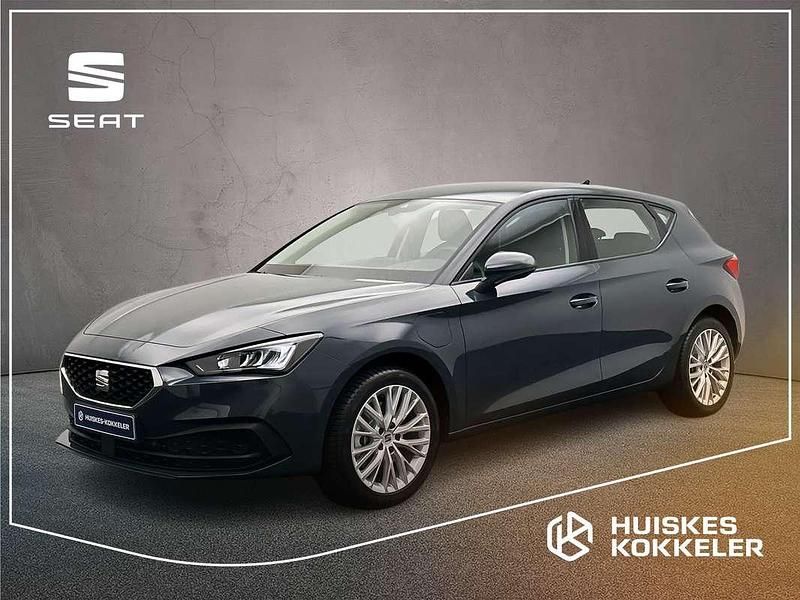 Blauw Nieuw 2025 Seat Leon Style Hatchback | € 37.874 (Eerlijke prijs) - Afbeelding 1/4