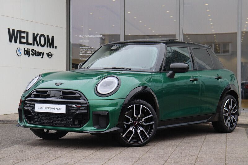 Groen, metallic lak Gebruikt 2025 Mini John Cooper Works Hatchback | € 44.950 - Afbeelding 1/4