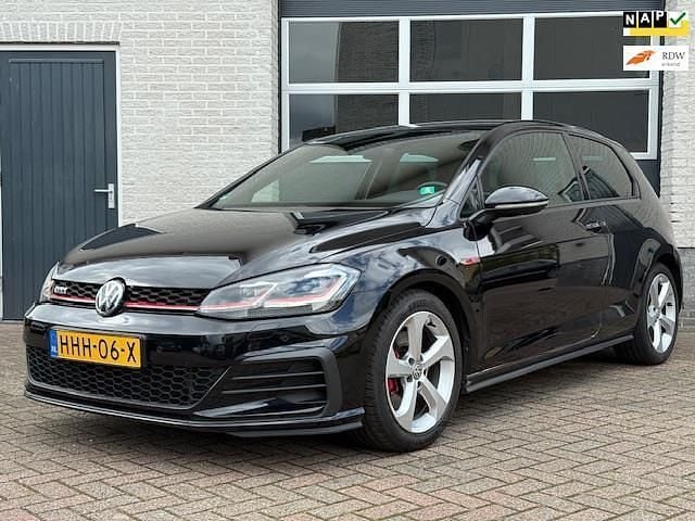 Zwart (metallic) Occasion 2018 VW Golf VII GTI Hatchback | € 14.950 (Super prijs) - Afbeelding 1/4