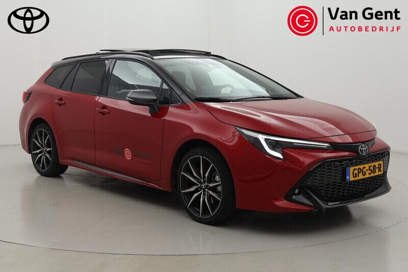 Rood Gebruikt 2024 Toyota Corolla Plus Stationwagen | € 44.999 - Afbeelding 1/4
