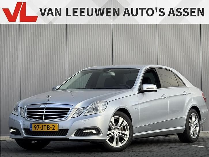 Grijs Occasion 2009 Mercedes E250 Avantgarde Sedan | € 8.948 (Super prijs) - Afbeelding 1/4