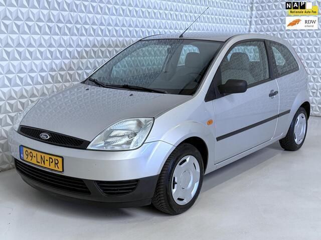 Grijs Gebruikt 2003 Ford Fiesta Hatchback | € 1.999 (Eerlijke prijs) - Afbeelding 1/4