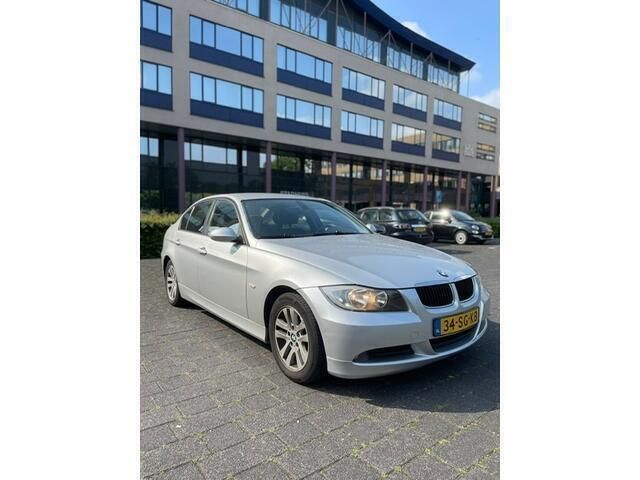 Grijs Gebruikt 2006 BMW 318 Executive Sedan | € 3.000 (Eerlijke prijs) - Afbeelding 1/4