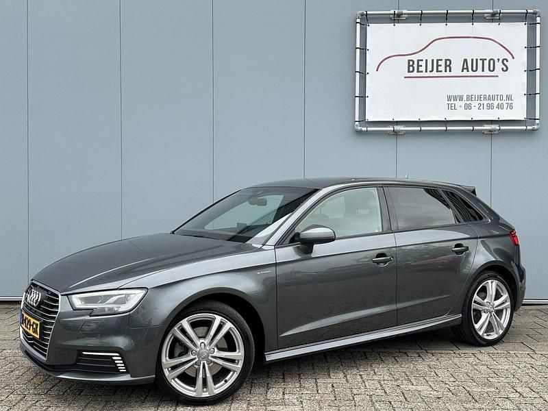 Grijs Gebruikt 2017 Audi A3 Sport Hatchback | € 19.395 (Eerlijke prijs) - Afbeelding 1/4