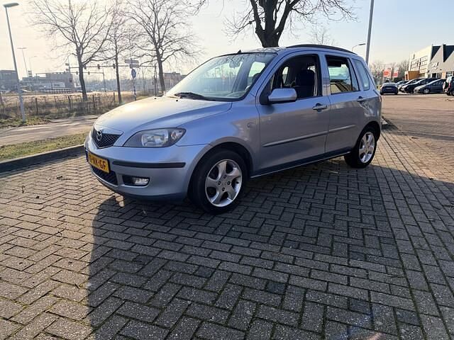 Blauw Occasion 2003 Mazda 2 Touring MPV | € 1.950 (Eerlijke prijs) - Afbeelding 1/4