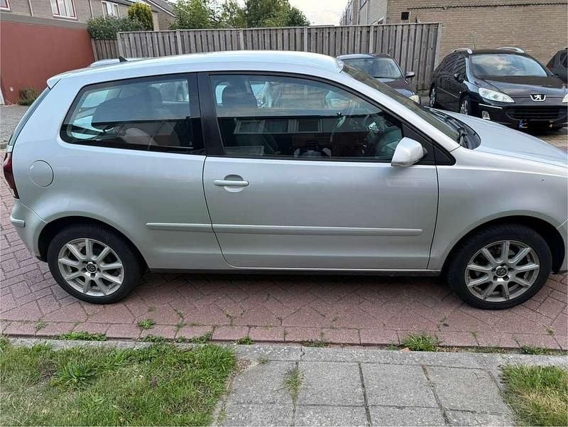 Gebruikt 2006 VW Polo Sedan | € 1.500 (Eerlijke prijs) - Afbeelding 1/4