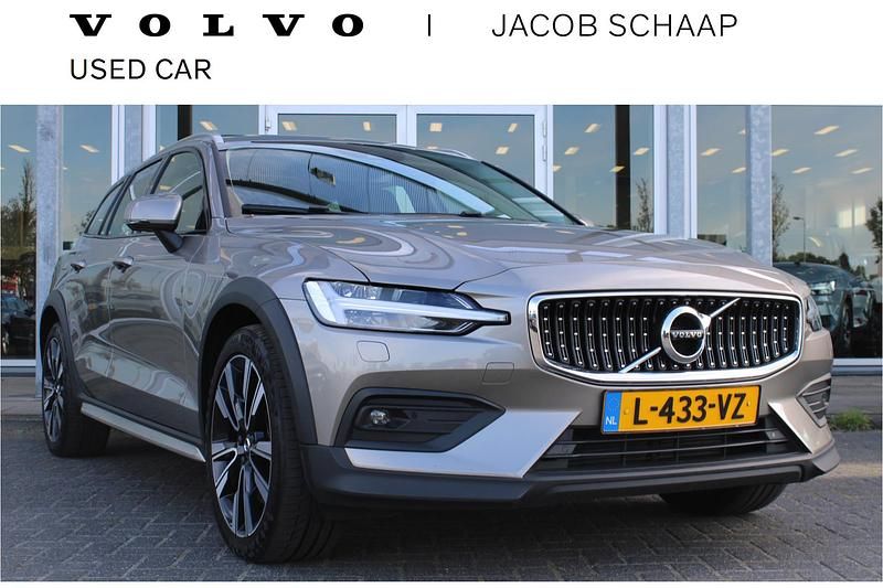 Grijs Gebruikt 2021 Volvo V60 CC Pro Stationwagen | € 33.800 - Afbeelding 1/4
