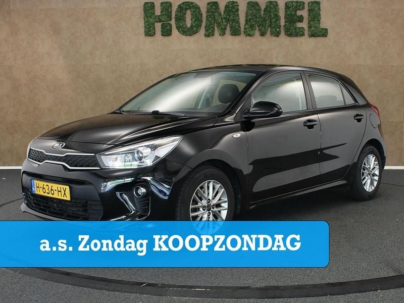 Zwart Gebruikt 2020 Kia Rio Hatchback | € 15.645 (Eerlijke prijs) - Afbeelding 1/4