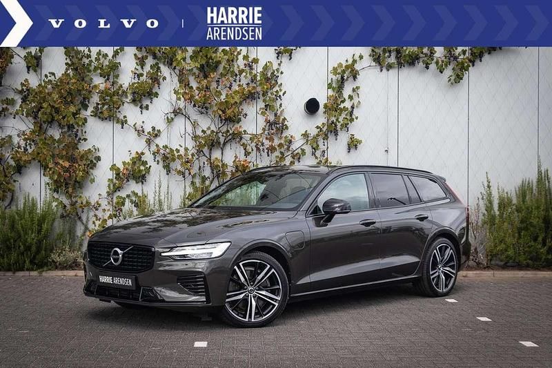 Groen, metallic lak Gebruikt 2020 Volvo V60 R-Design Stationwagen | € 35.899 (Super prijs) - Afbeelding 1/4