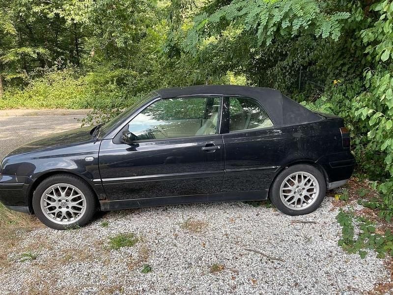 Zwart Gebruikt 2002 VW Golf Cabriolet Highline Cabriolet | € 725 (Goede deal) - Afbeelding 1/4