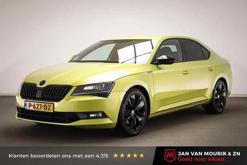 Geel Occasion 2020 Skoda Superb Business Line Hatchback | € 24.045 (Eerlijke prijs) - Afbeelding 1/4