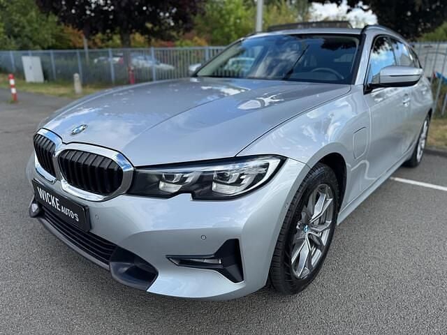 Grijs Gebruikt 2021 BMW 330 Executive Stationwagen | € 25.900 (Goede deal) - Afbeelding 1/4