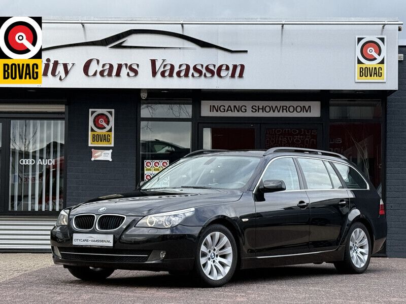 Zwart Gebruikt 2012 BMW 520 Stationwagen | € 8.900 (Eerlijke prijs) - Afbeelding 1/4