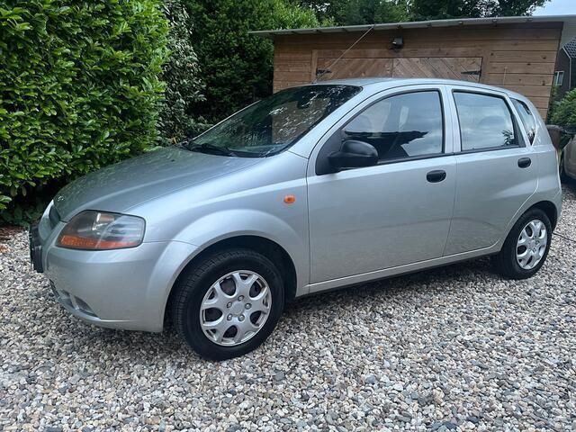 Grijs Gebruikt 2002 Chevrolet Kalos Hatchback | € 1.490 (Iets duurder) - Afbeelding 1/4