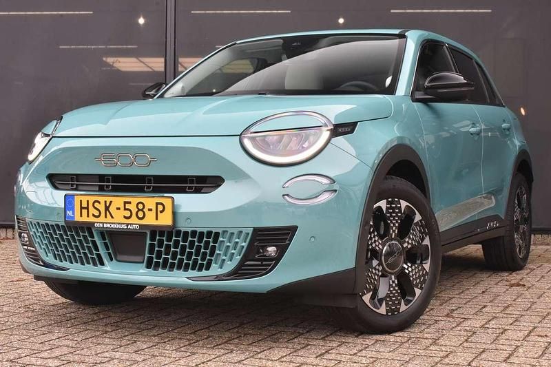 Blauw Nieuw 2025 Fiat 600E La Prima SUV | € 29.900 (Eerlijke prijs) - Afbeelding 1/4