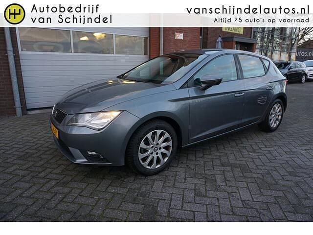 Grijs (metallic) Gebruikt 2013 Seat Leon Style Hatchback | € 3.950 (Eerlijke prijs) - Afbeelding 1/4