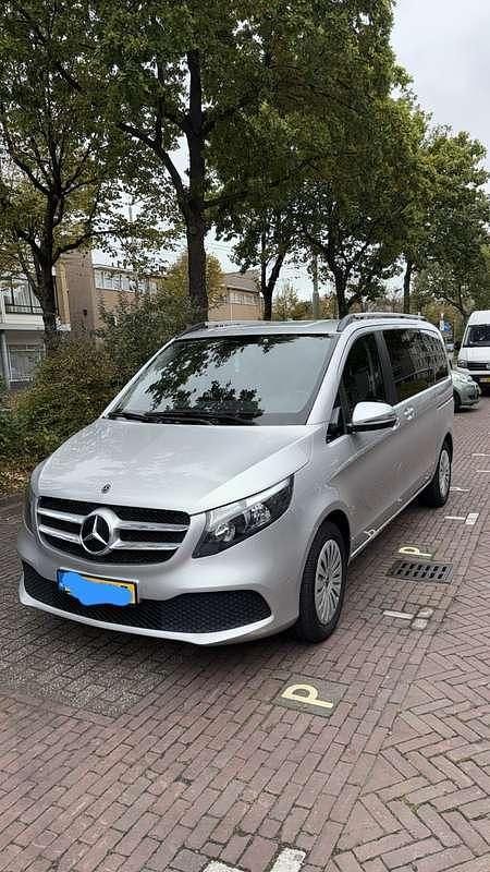 Grijs Gebruikt 2019 Mercedes V220 Avantgarde MPV | € 29.900 - Afbeelding 1/4
