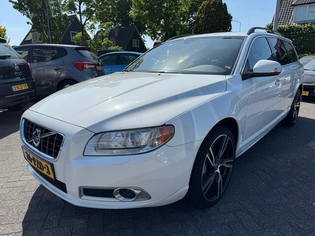 Wit Gebruikt 2011 Volvo V70 Kinetic Stationwagen | € 7.999 (Duur) - Afbeelding 1/4