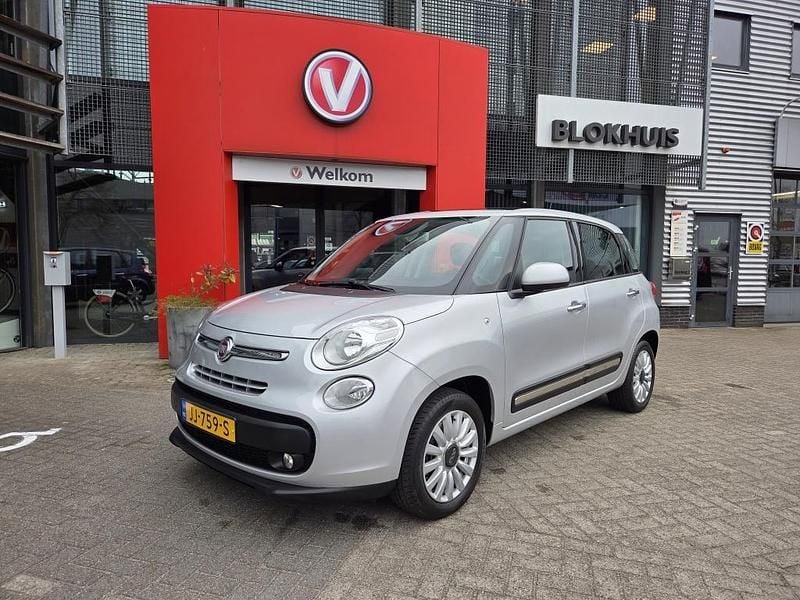 Grijs Gebruikt 2016 Fiat 500L Lounge MPV | € 12.690 - Afbeelding 1/4