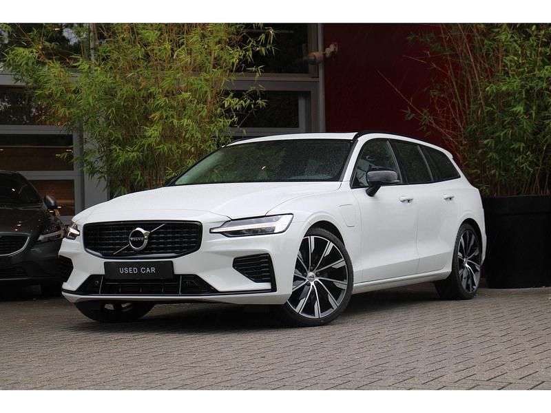 Wit Gebruikt 2020 Volvo V60 R-Design Stationwagen | € 33.900 (Iets duurder) - Afbeelding 1/4