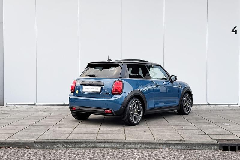 Occasion Mini Cooper Collection 135 kW (184 PK) 2021 Island blue Hatchback