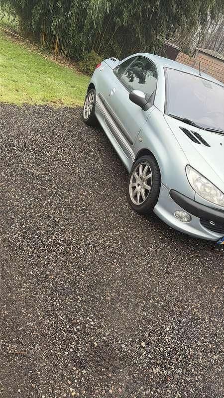Occasion Peugeot 206 136 PK (100 kW) 2003 Grijs Cabriolet