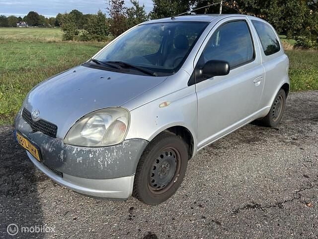 Grijs Gebruikt 2003 Toyota Yaris Hatchback | € 645 (Super prijs) - Afbeelding 1/4
