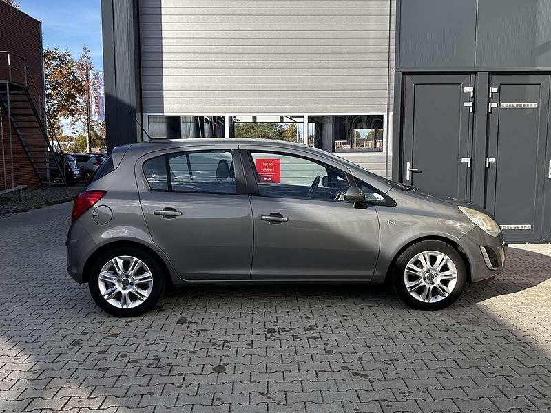 Occasion Opel Corsa Edition 86 PK (63 kW) 2011 Bruin Hatchback