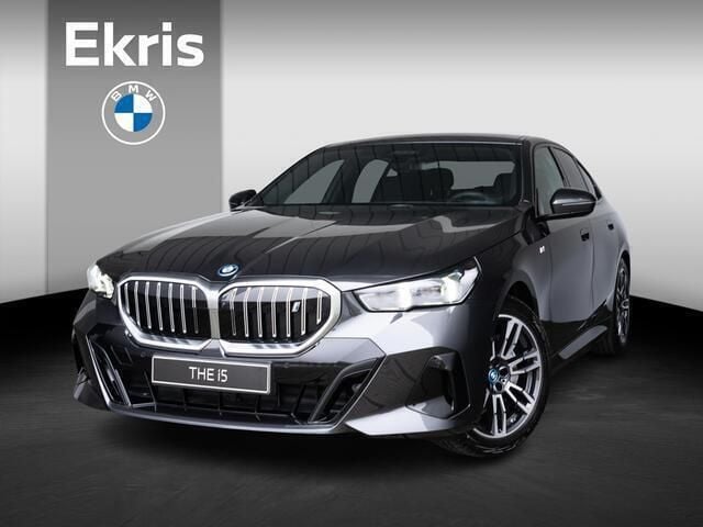 Grijs Nieuw 2025 BMW i5 M Sport Sedan | € 86.126 (Goede deal) - Afbeelding 1/4