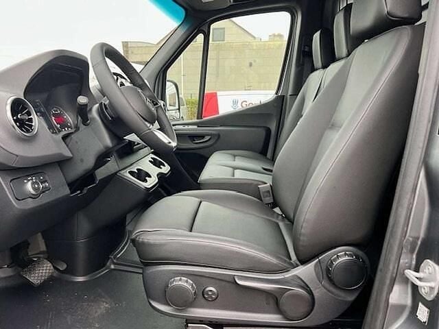 Nieuw Mercedes Sprinter 170 PK (125 kW) 2025 Grijs Van