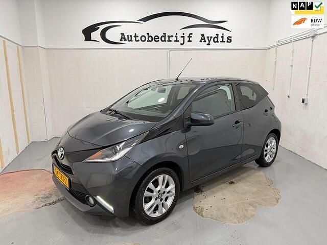 Grijs (metallic) Gebruikt 2018 Toyota Aygo Hatchback | € 7.999 (Goede deal) - Afbeelding 1/4