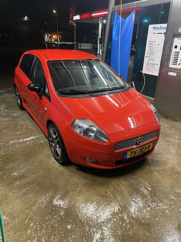 Rood Gebruikt 2009 Fiat Punto Sport Hatchback | € 3.300 (Goede deal) - Afbeelding 1/4