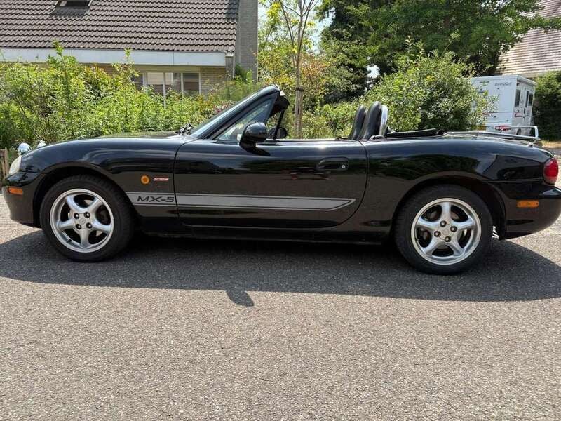 Zwart Gebruikt 2002 Mazda MX5 Exclusive Cabriolet | € 5.250 (Eerlijke prijs) - Afbeelding 1/4