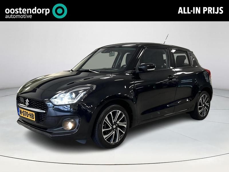 Zwart Occasion 2021 Suzuki Swift Style Hatchback | € 16.945 (Eerlijke prijs) - Afbeelding 1/4