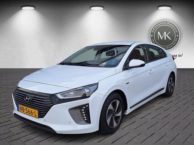 Wit Occasion 2017 Hyundai Ioniq Comfort Hatchback | € 11.995 (Eerlijke prijs) - Afbeelding 1/4