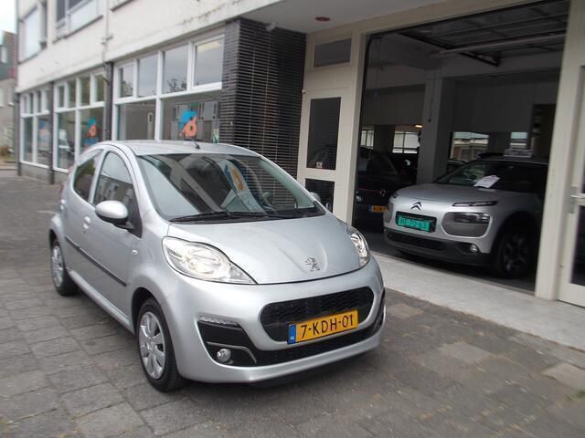 Grijs Gebruikt 2013 Peugeot 107 Active Hatchback | € 7.250 (Eerlijke prijs) - Afbeelding 1/4
