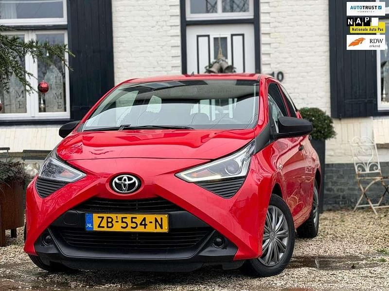 Rood Occasion 2019 Toyota Aygo Hatchback | € 6.495 (Goede deal) - Afbeelding 1/4