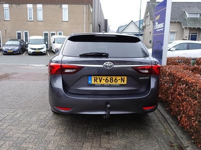 Occasion Toyota Avensis 147 PK (108 kW) 2017 Grijs (metallic) Stationwagen