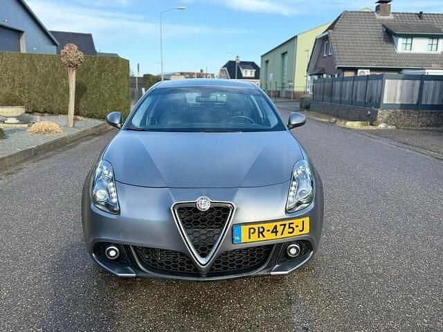 Occasion Alfa Romeo Giulietta Super 120 PK (88 kW) 2017 Grijs (metallic) Hatchback