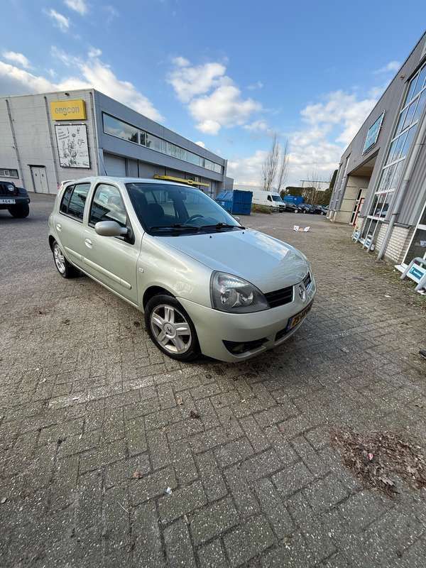 Geel Gebruikt 2007 Renault Clio II Campus Hatchback | € 2.850 (Iets duurder) - Afbeelding 1/4