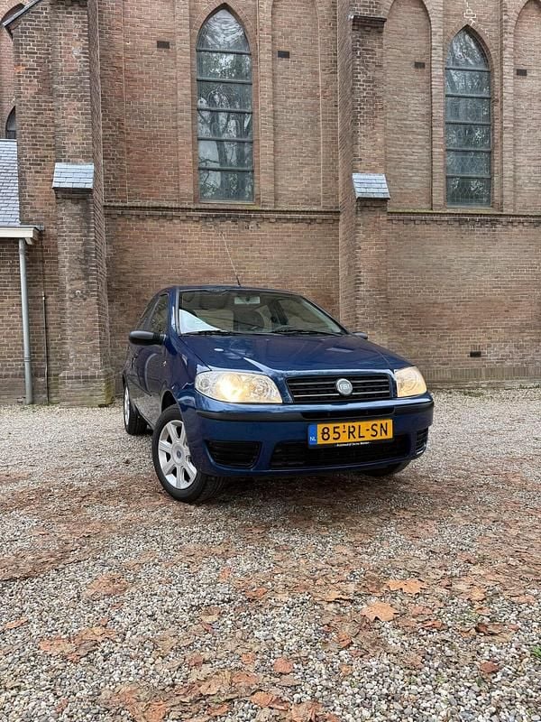 Blauw Occasion 2005 Fiat Punto Young Hatchback | € 950 (Eerlijke prijs) - Afbeelding 1/4