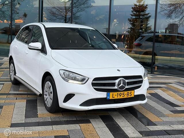 Wit Gebruikt 2021 Mercedes 200 Advantage MPV | € 10.799 - Afbeelding 1/4