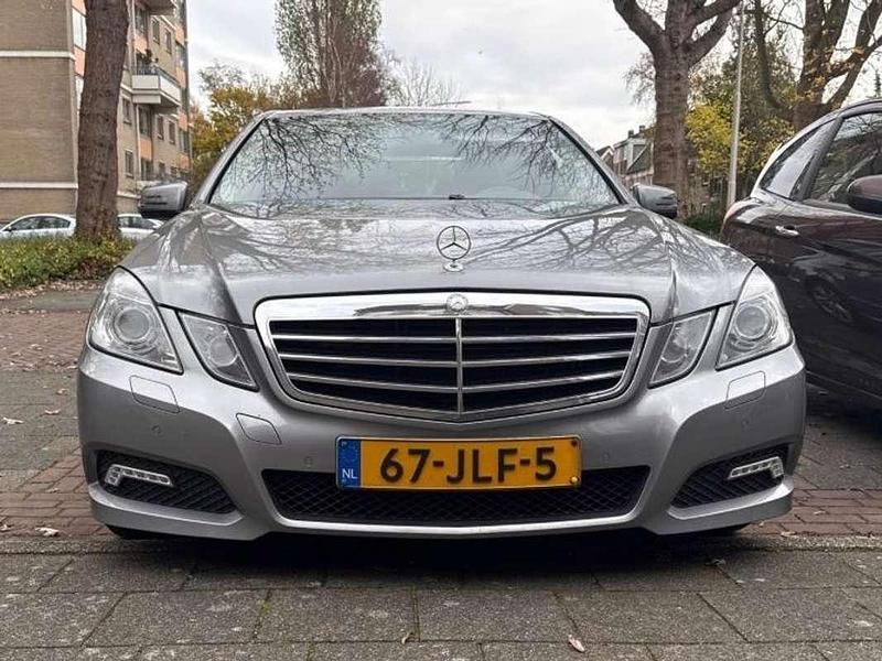 Zilver Gebruikt 2009 Mercedes E350 Avantgarde Sedan | € 11.000 - Afbeelding 1/4