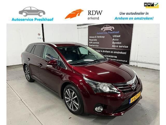 Rood Gebruikt 2013 Toyota Avensis Business Edition Stationwagen | € 12.995 (Iets duurder) - Afbeelding 1/4